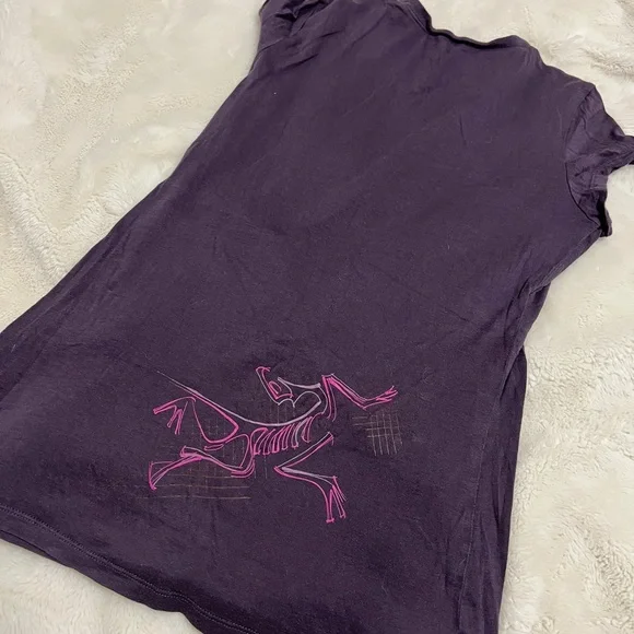 ARC'TERYX Womens Graphic Tee Size M Purple Cotton Jersey Knit Short Sleeve - Picture 1 of 3